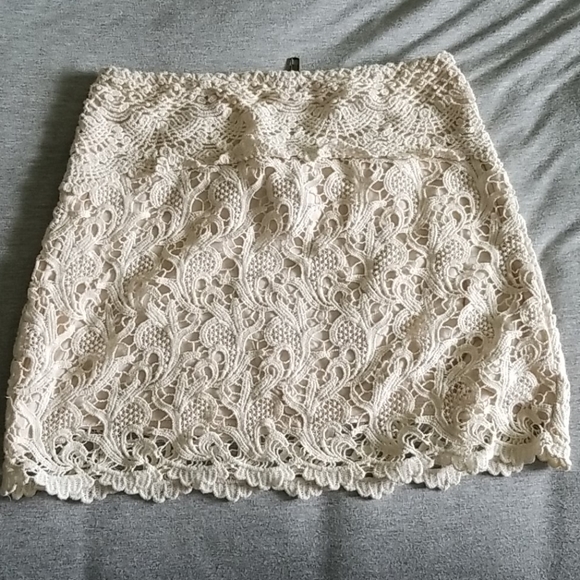 PINS & NEEDLES Cream Lace Crochet Skirt XS - Picture 3 of 4